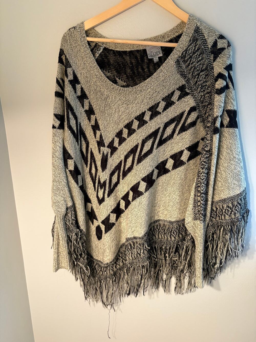 The Slope Brooklyn NY Southwestern Geo Fringe Poncho Sweater L/XL